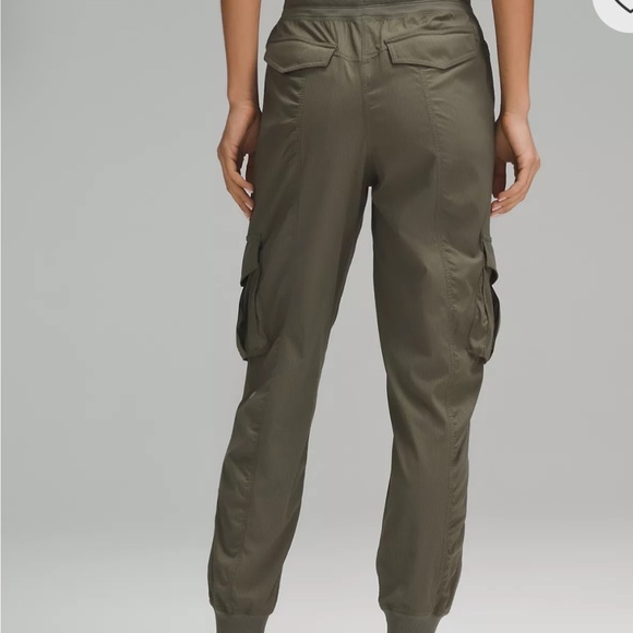 Lululemon Dance Studio Relaxed-Fit Mid-Rise Cargo Jogger - Picture 2 of 7
